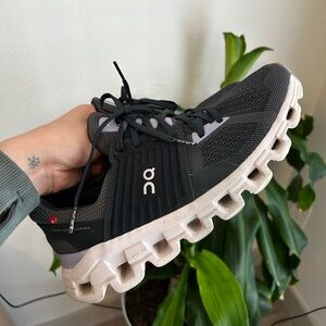 On cloud running sneakers- only worn a few times